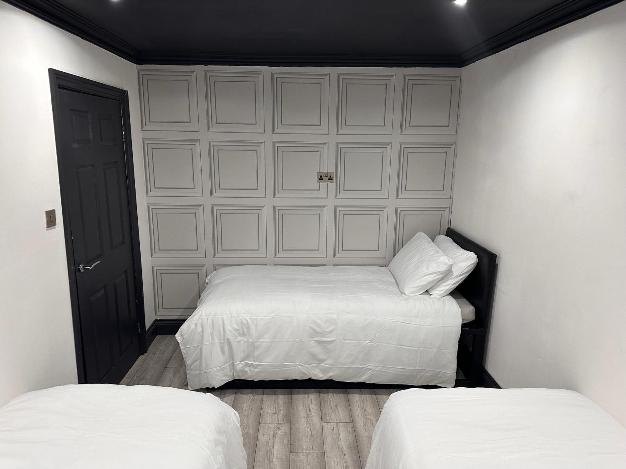 Triple Near Train Station Homestay *