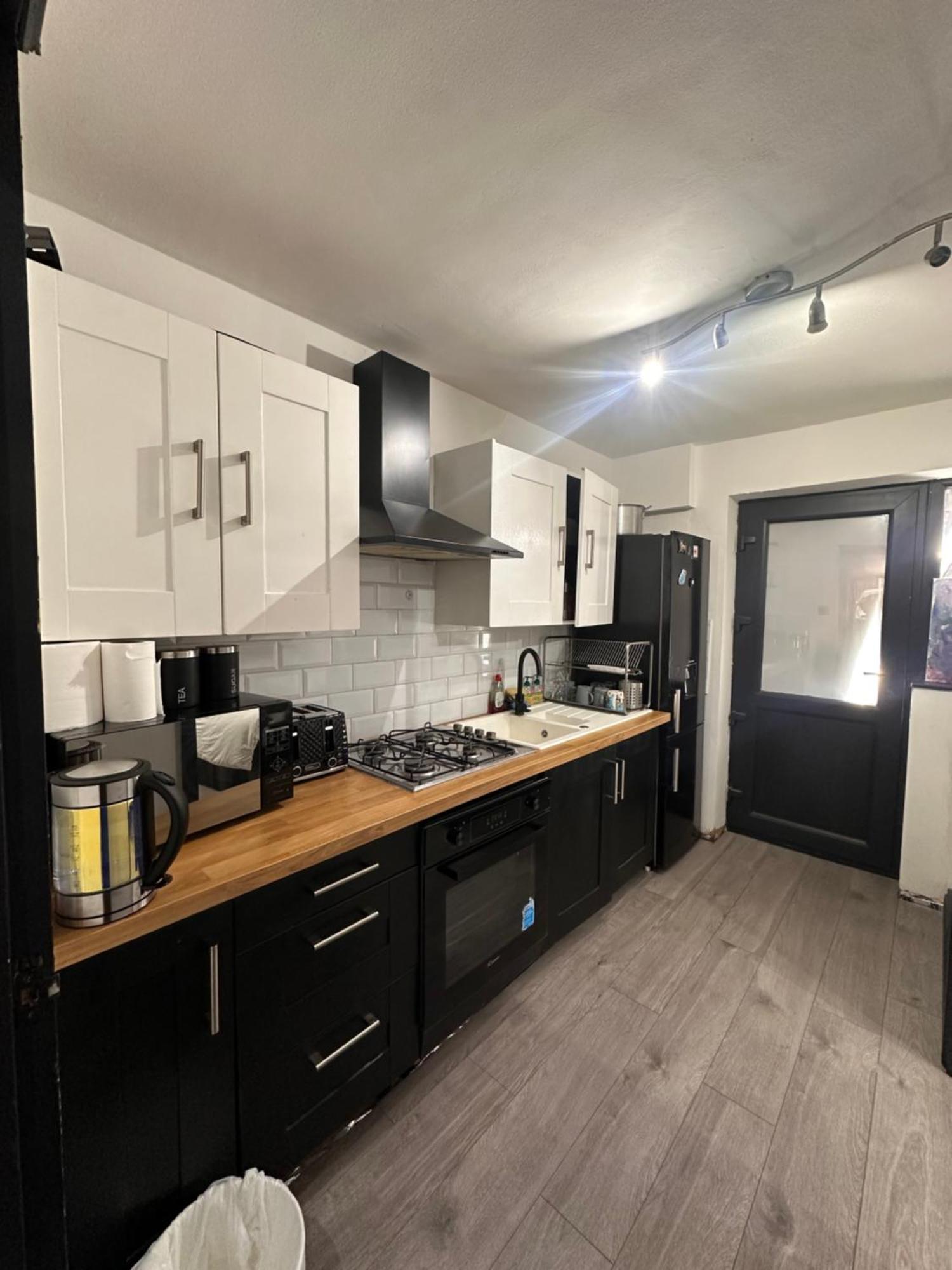 Triple Near Train Station Homestay